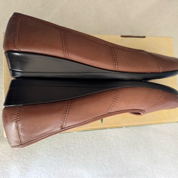 Eastland Mika slip on ballet style shoe - Picture 3 of 7